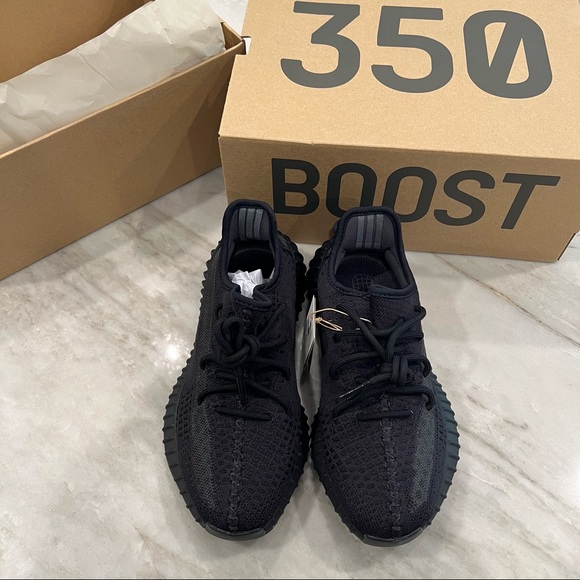 Yeezy Boost 350 V2 Onyx - Picture 8 of 13